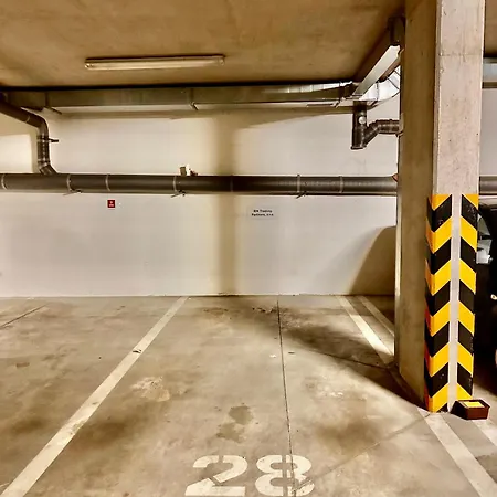 アパート Leonardo - Center, Free Private Parking