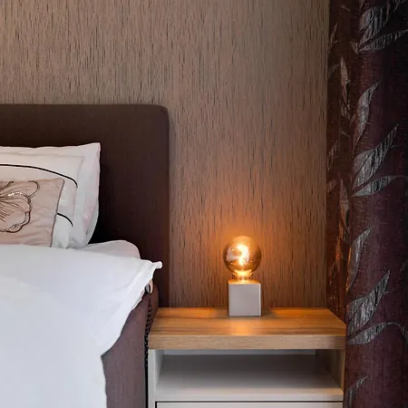 Leonardo - Center * 特尔纳瓦